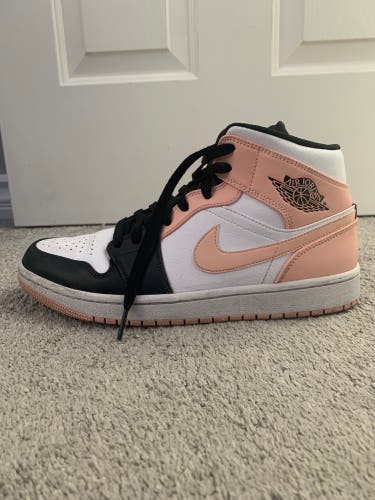 Jordan 1 Mid Artic Orange Size 9.5 and Jordan 6 Rings Varsity red (2007) Size 7.5