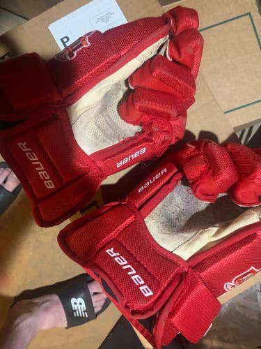 Dubuque Fighting Saints USHL USED 4 roll Nexus gloves