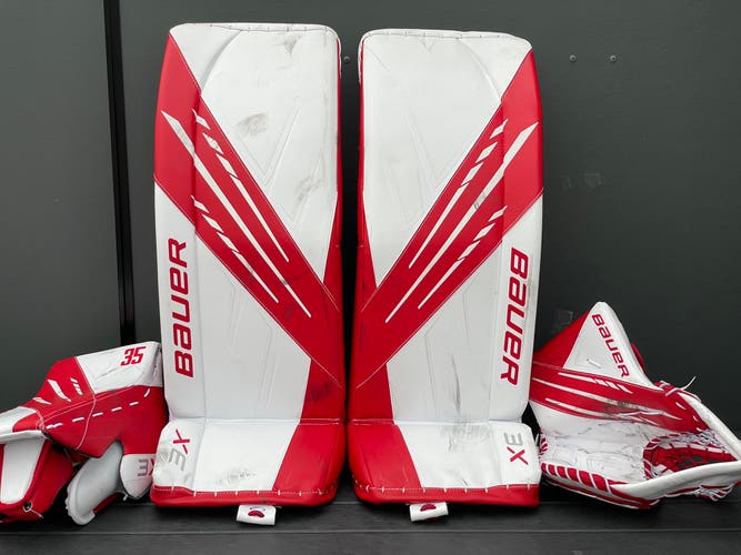 Bauer Vapor 3x Goalie Pads and Gloves