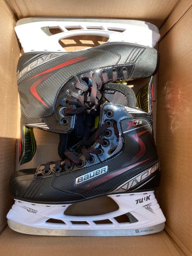 Used Bauer Regular Width Size 9.5 Vapor X2.6 Hockey Skates