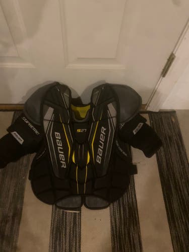 Used Large Bauer Supreme S27 Goalie Chest Protector