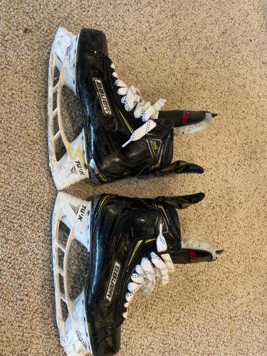 Used Bauer Regular Width Pro Stock Size 9 Supreme 2S Pro Hockey Skates