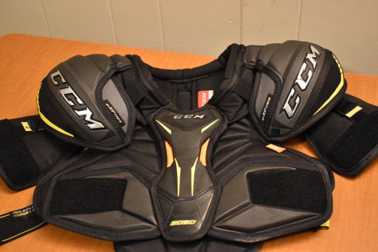 Junior Medium CCM Tacks 9080 Shoulder Pads
