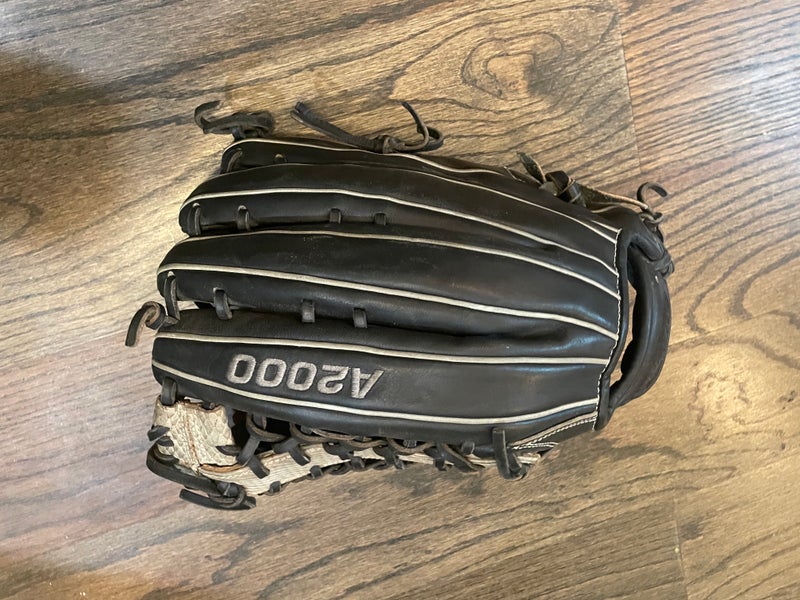 Used Left Hand Throw Wilson Outfield A2000 Baseball Glove 12.5"