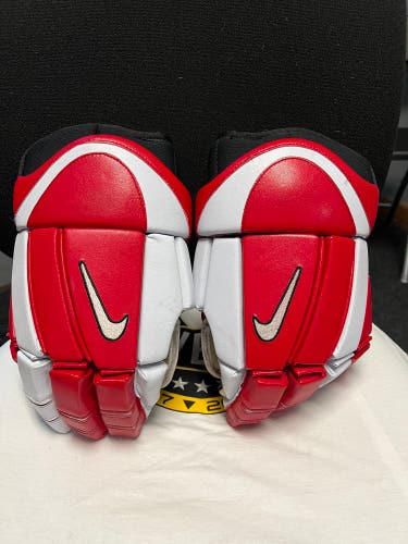 Nike Fit Hockey Gloves