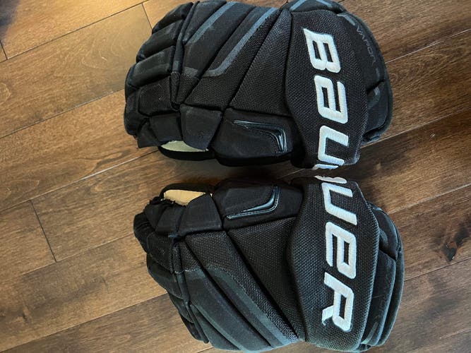 Bauer 14"  Vapor APX2 Pro Gloves