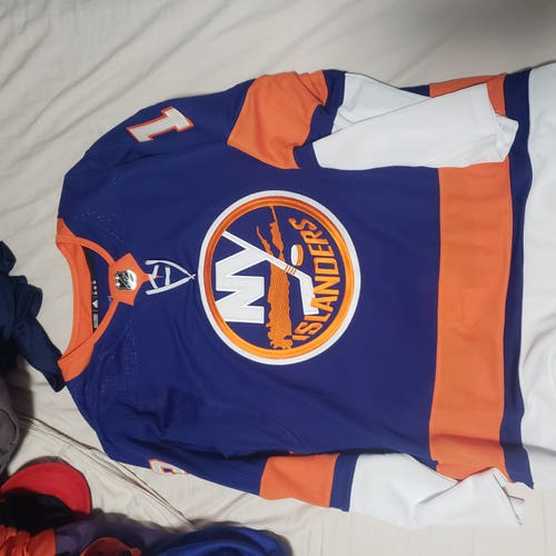 Islanders Matt Barzal Jersey Size 50
