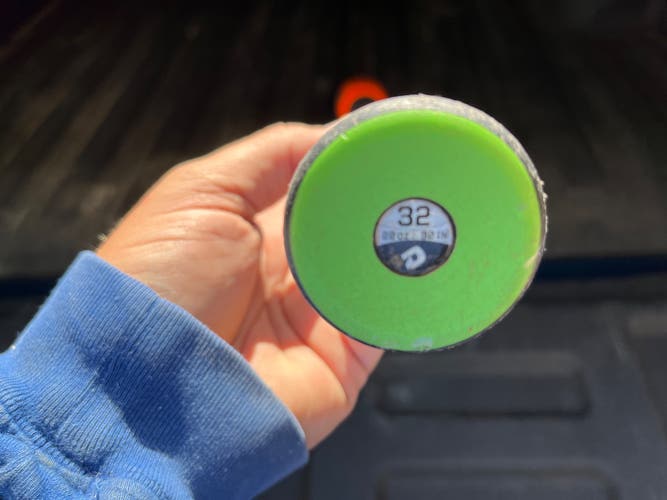 2016 Composite (-10) 22 oz 32" CF8 Bat