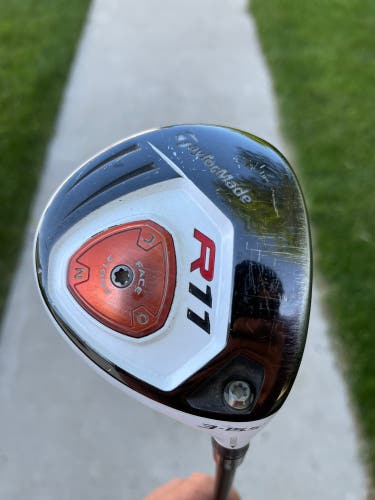 TaylorMade R11 Fairway Wood 3 Wood 3W 15.5 Fujikura Blur 70 Graphite Stiff Right Handed