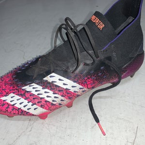 Adidas Predator Freaks size 9.5(10.5 women’s)