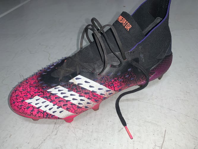 Adidas Predator Freaks size 9.5(10.5 women’s)