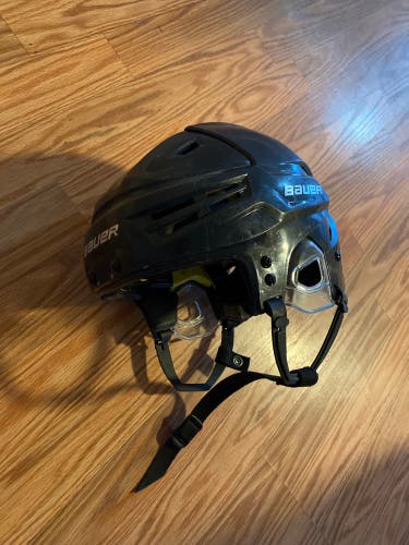 Medium Bauer Re-Akt 95 Helmet