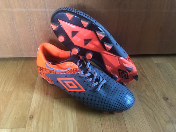 Umbro Size 10.5 Cleats