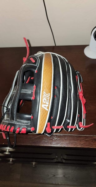 New Right Hand Throw Wilson Infield A2000 Baseball Glove 11.5"