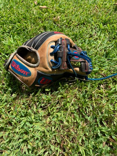 Used Right Hand Throw Wilson Infield A2000 Baseball Glove 11.5"