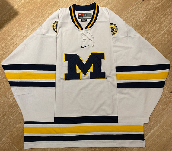 UM White Adult Men's Used XXL Nike Jersey