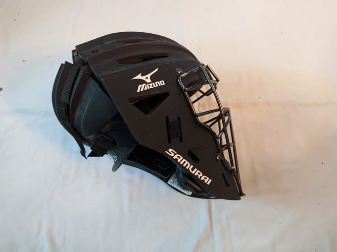 Used Mizuno Samurai baseball/softball Catcher's Mask