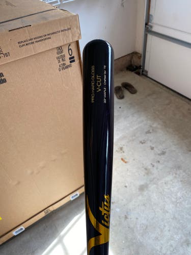 Used 2022 Wood (-3) 30 oz 33" Bat