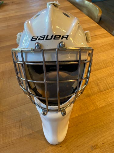 White Goalie Mask size Medium W/certified Straight Cage