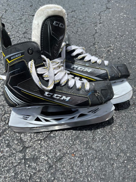 Used CCM Regular Width Size 5.5 Tacks 9050 Hockey Skates