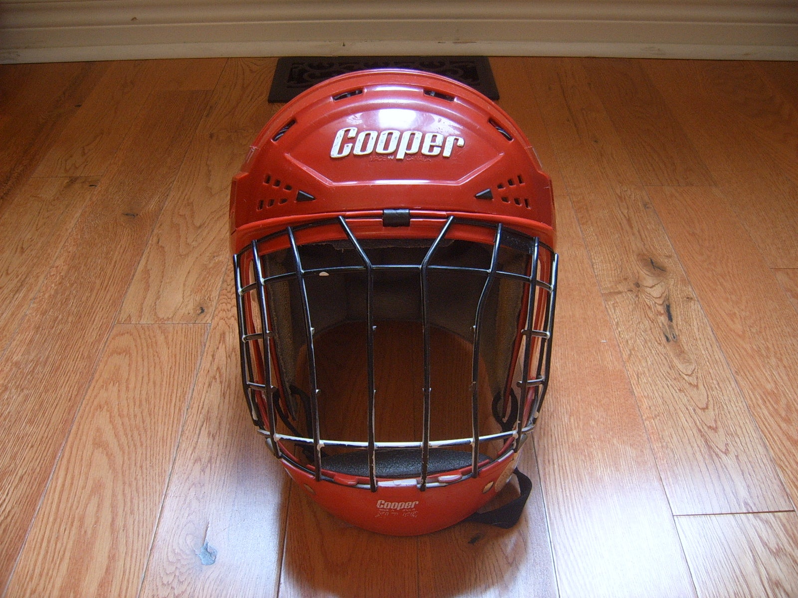 Hockey HelmetVintage Excellent Condition Cooper XL7 Red Helmet Bauer