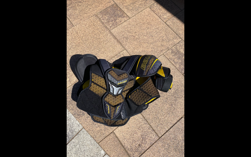 Senior Medium Bauer Supreme TotalOne MX3 Shoulder Pads