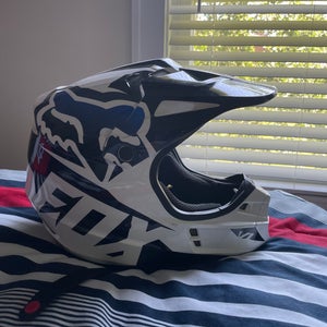 Fox V1 Race Helmet