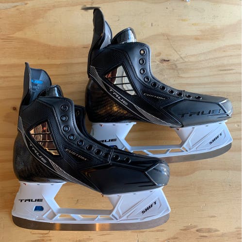Senior True Regular Width Size 9.5 Pro Custom Hockey Skates