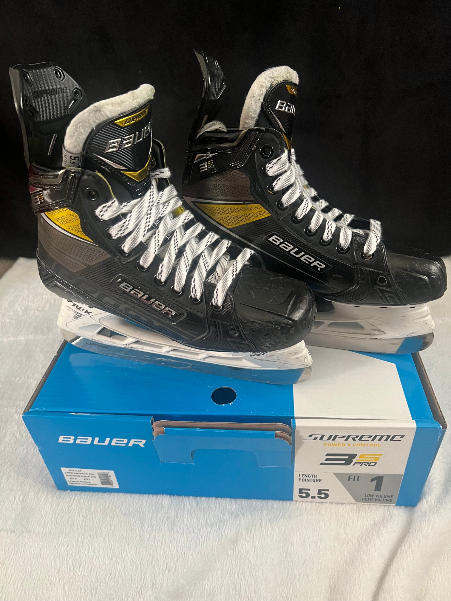 Used Bauer Supreme 3S Pro Hockey Skates Size 5.5