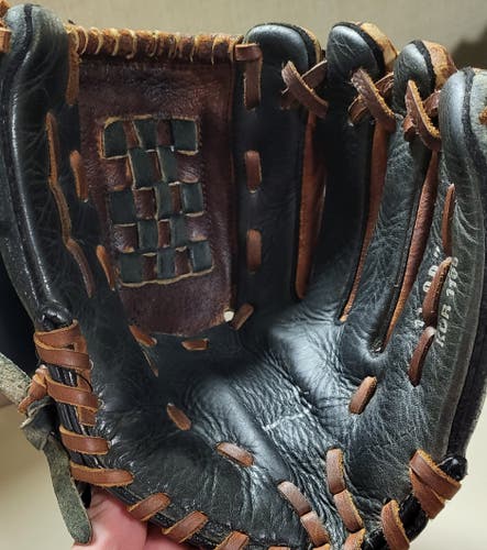Used Nike Right Hand Throw Infield Diamond Ready Baseball Glove 11"