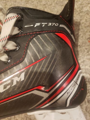 Junior Used CCM JetSpeed FT370 Hockey Skates Regular Width Size 3.5