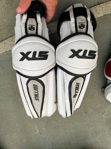 Used Large STX Stallion 500 Arm Pads
