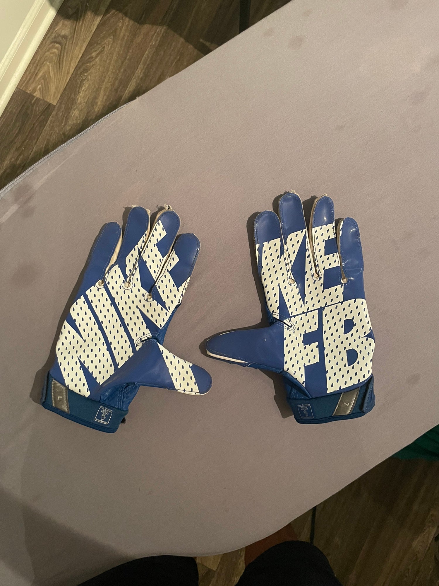 NIKE VAPOR FLY NFL BUFFALO BILLS HYPERFUSE RECEIVERS FOOTBALL GLOVES, XL