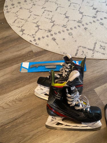 Used Bauer Regular Width Size 3.5 Vapor X2.9 Hockey Skates