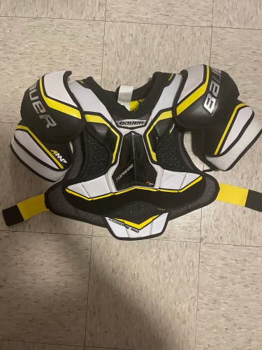 Bauer Supreme 2S Pro Shoulder Pads Senior Medium (Brand new,Never used)
