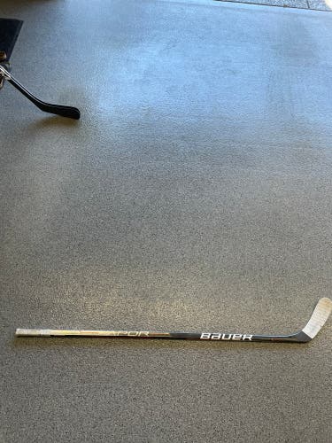 Senior Left Hand P28  Vapor Hyperlite Hockey Stick