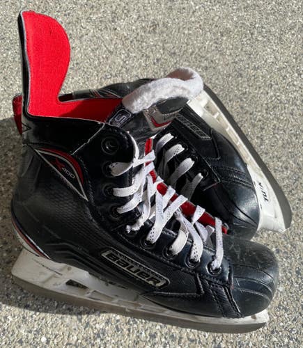 Youth Used Bauer Vapor X400 Hockey Skates Regular Width Size 5