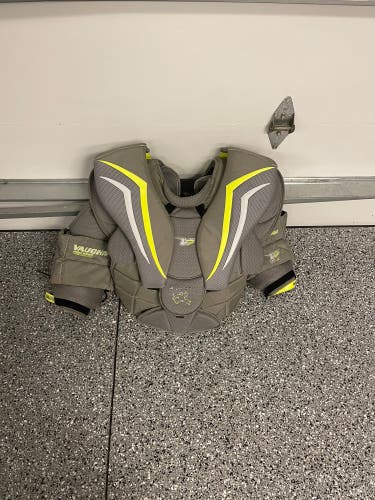 Used Small Vaughn Velocity V7 XF Pro Carbon Goalie Chest Protector