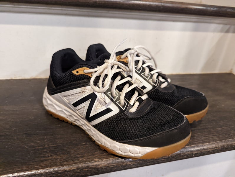 Black Used Youth Men's Size 6.0 (Women's 7.0) Turf Cleats New Balance Low Cut