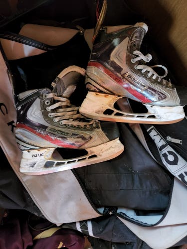 Senior Used Bauer Hockey Skates Size 11 with other items