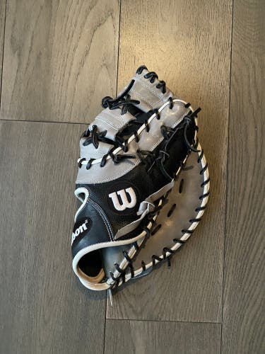 A2000 12.5” First Base Glove