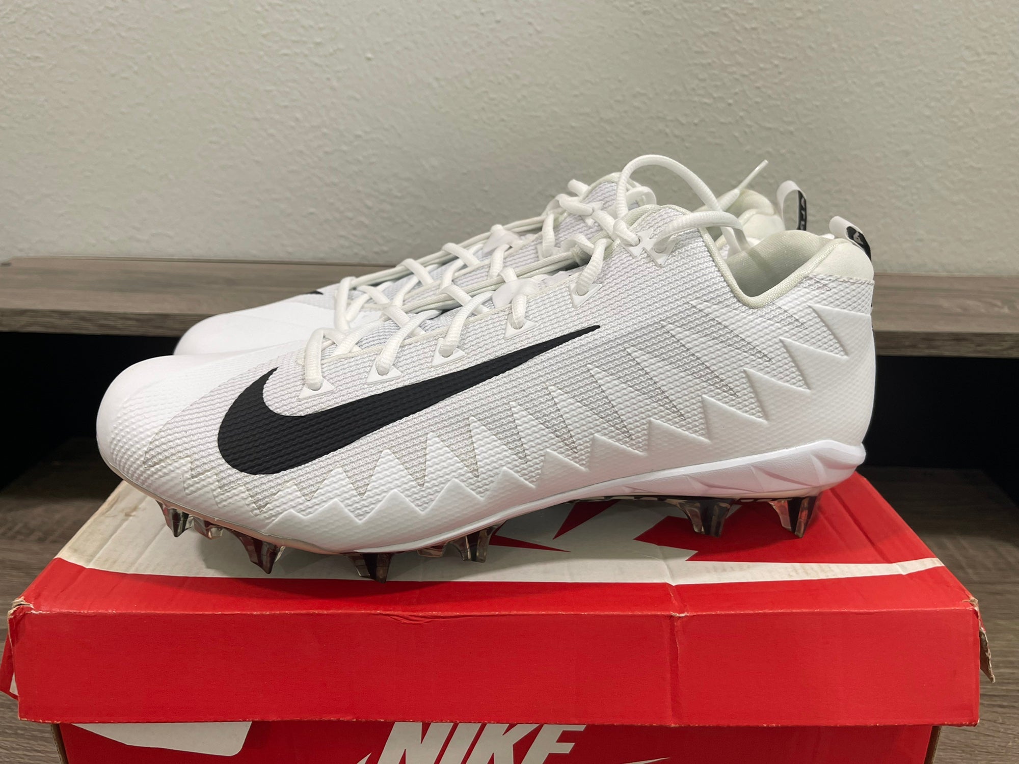 mens football cleats size 11 wide