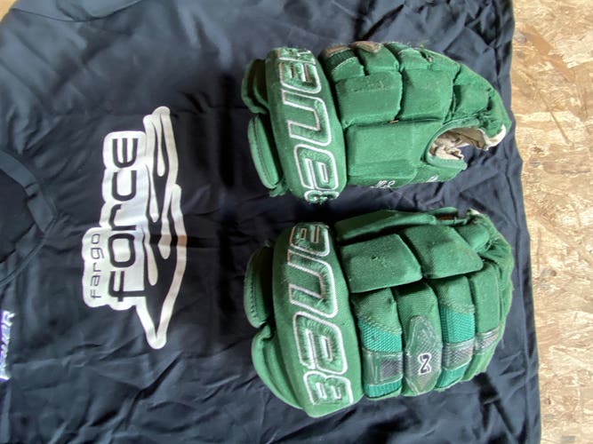 Used Bauer 13" Nexus 9000 Gloves