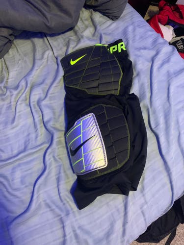 Adult Medium Nike nike pro combat