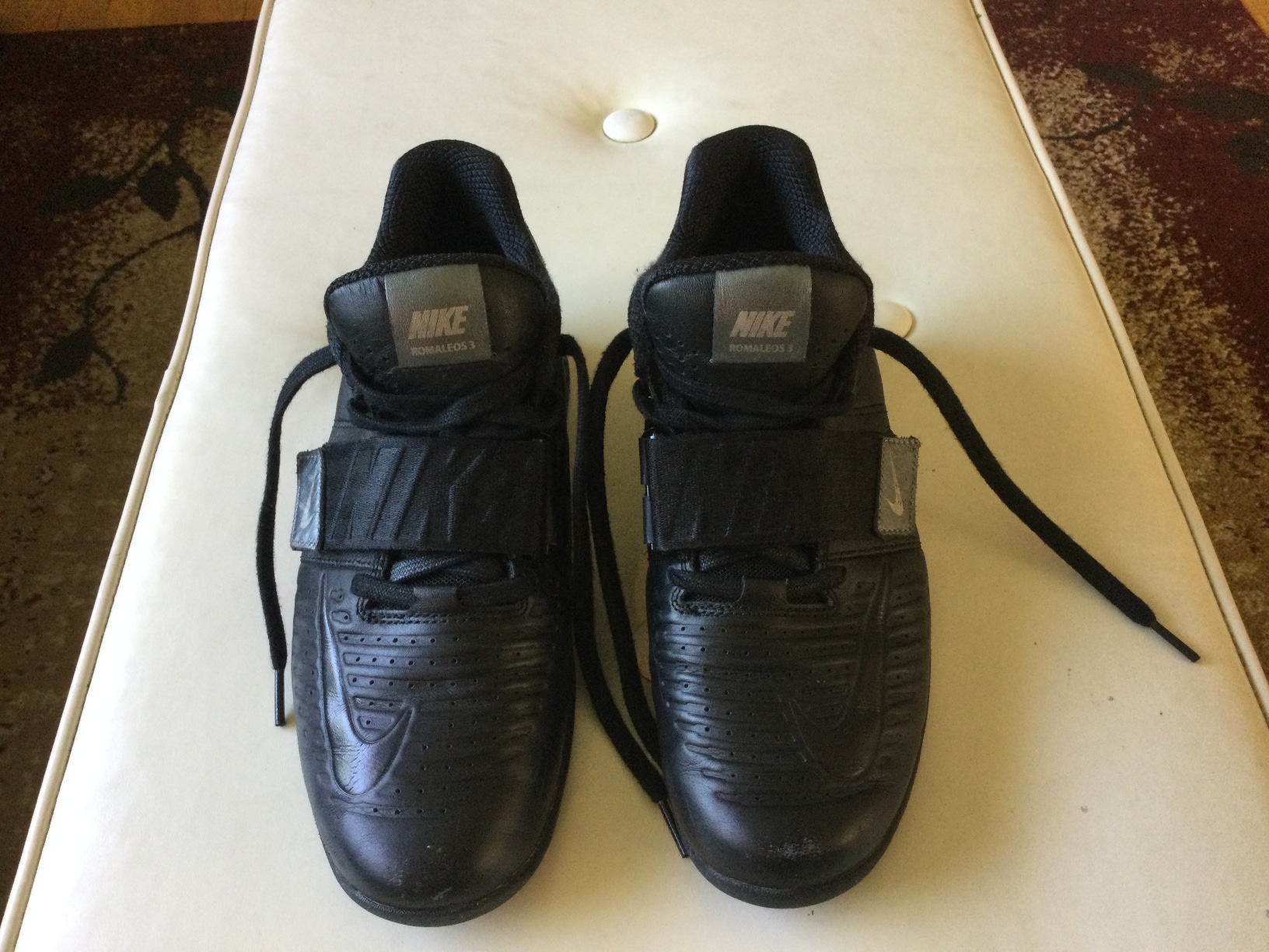 Black Adult Used Size 9.0 (Women's 10) Nike Shoes