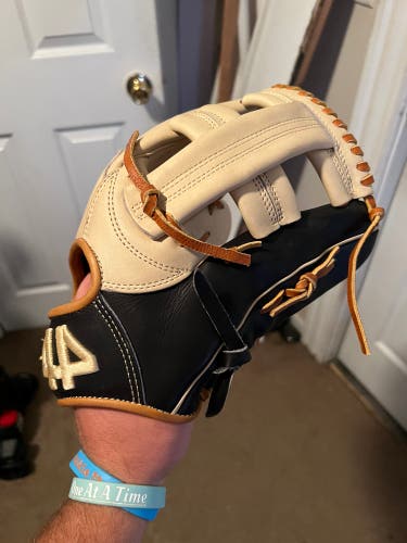 Infield 12.25" Signiture Series Baseball Glove