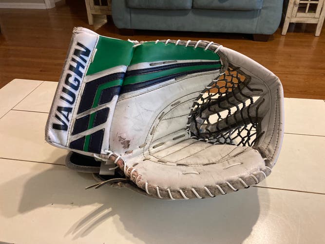 Vaughn VE8 Catch Glove Hartford Whalers Colors