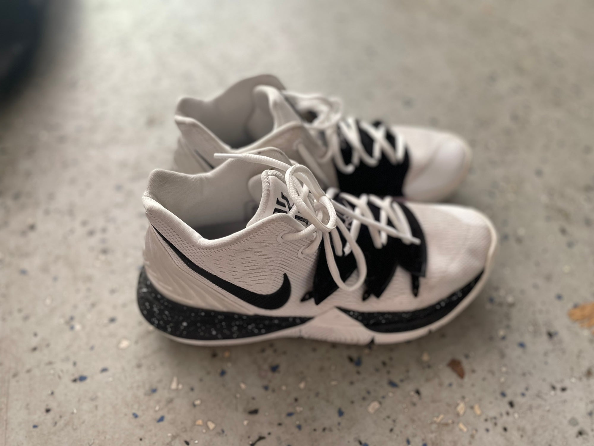 nike kyrie 5 team white black