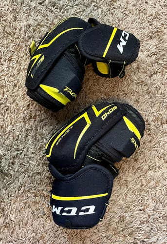 Used Medium CCM Tacks 9040 Elbow Pads
