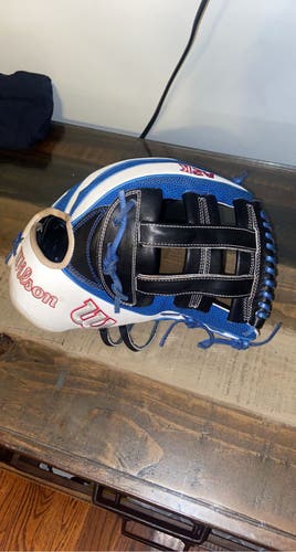 Outfield 12.5" A2000 Baseball Glove